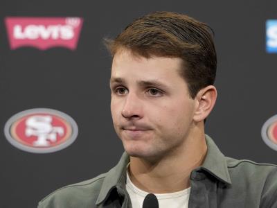 Brock Purdy sigue limitado por lesión de hombro