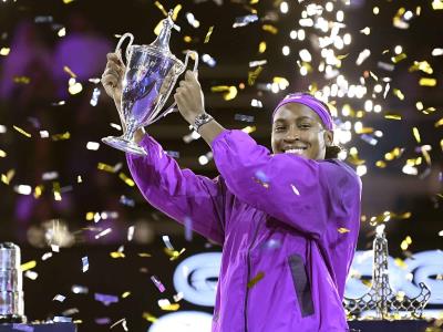 Coco Gauff gana las Finales WTA por 1ra vez; vence a Zheng Qinwen