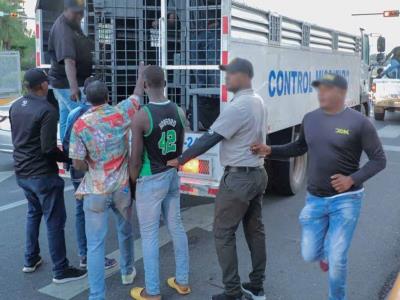 Continúa la detención de haitianos indocumentados