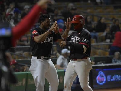 Escogido gana su tercer partido corrido y se despega en el primero