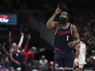 Harden anota 43 puntos y Clippers aplastan a Wizards