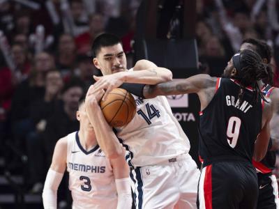 Jaren Jackson lidera a Memphis con 20 puntos en la victoria