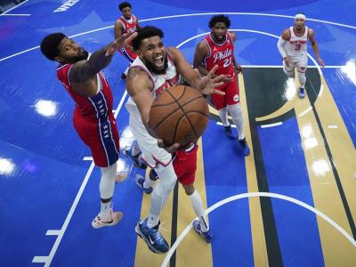 Karl Towns tuvo doble doble y Knicks estropean debut de Embiid