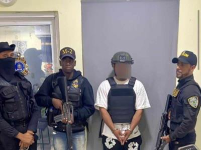 La policía arresta prófugo intentó irse a Puerto Rico en yola