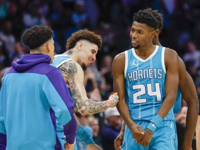 Miller anota 38 y Ball 35 para llevar a Hornets a vencer a Pistons