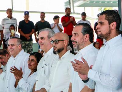 Minerd e INEFI entregan 52 canchas en Nagua