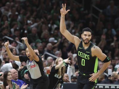 NBA: Jayson Tatum caminó antes de encestar el tiro ganador