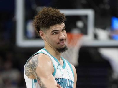 NBA: LaMelo Ball y los Hornets superan a Bucks 115-114