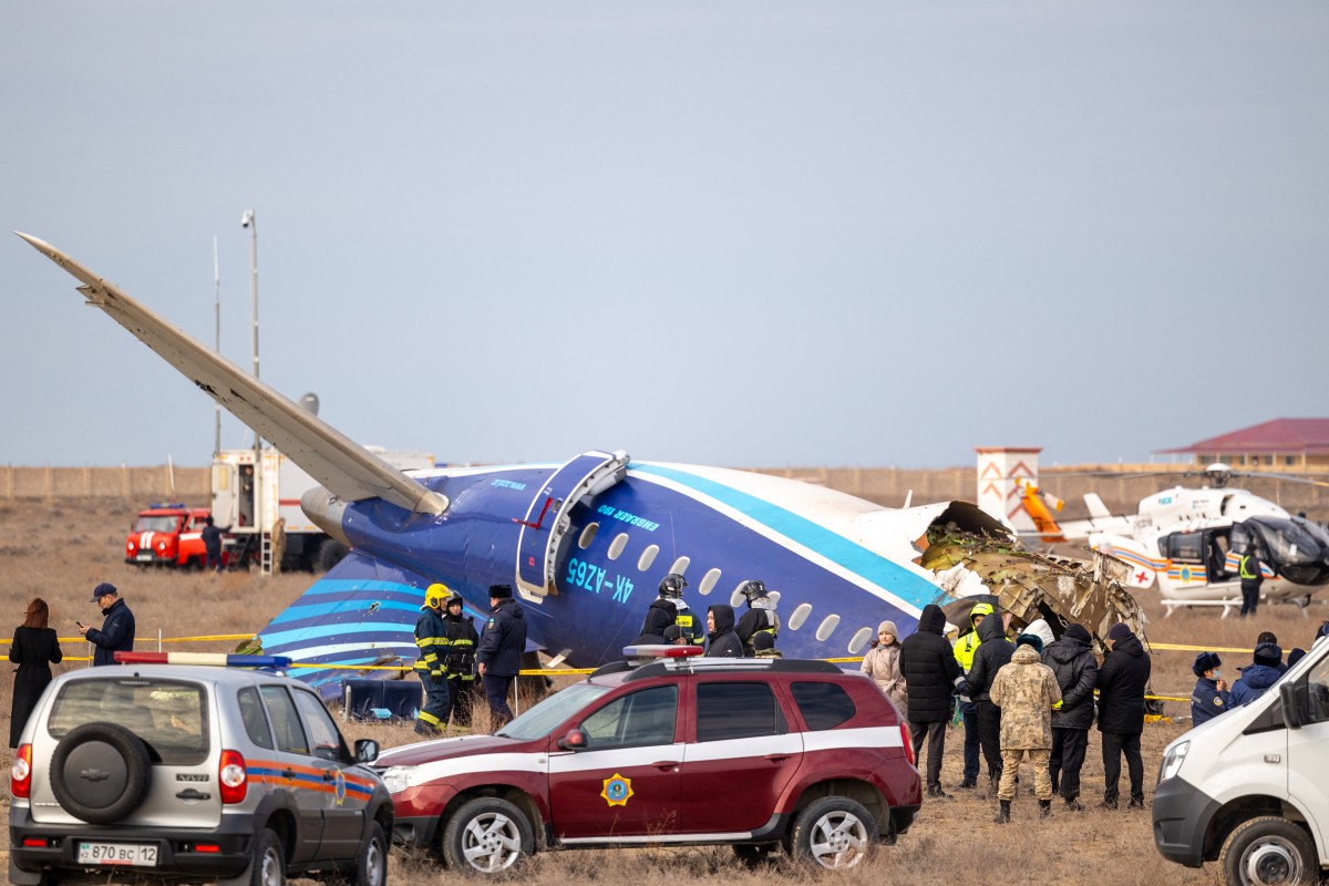 32 personas sobreviven a accidente aéreo en Kazajistán