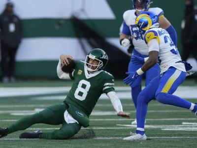 Aaron Rodgers de Jets insiste en jugar a pesar de la rodilla