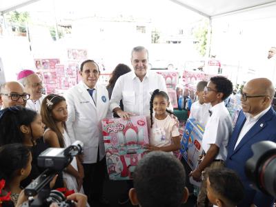 Abinader encabeza aguinaldo navideño de la Clínica Cruz Jiminián