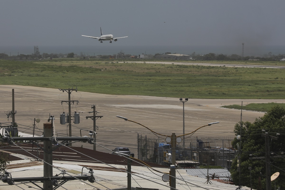 Aeropuerto principal de Haití reabre tras un mes de cierre
