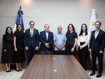 Ángel Hernández recibe visita de una comisión del Conep