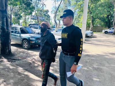 Apresan haitiano por caso de profesor decapitado