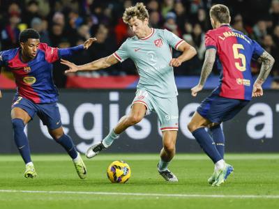 Atlético de Madrid vence al Barça para asumir el liderato en la Liga