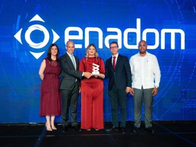 Bolsa de Valores premia a Enadom