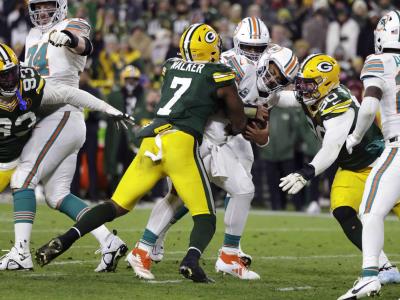 Defensa contra acarreos de Green Bay Packers se prepara