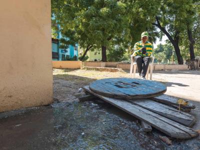 Desborde de agua sanitaria afecta a usuarios del V Centenario