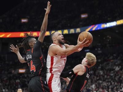 Dillon Brooks anota 27 puntos y los Rockets vencen a los Raptors