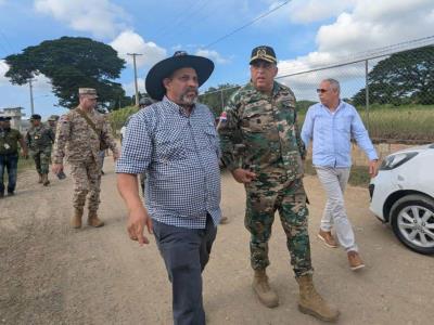 Director de Migración evalúa medidas en mercados binacionales