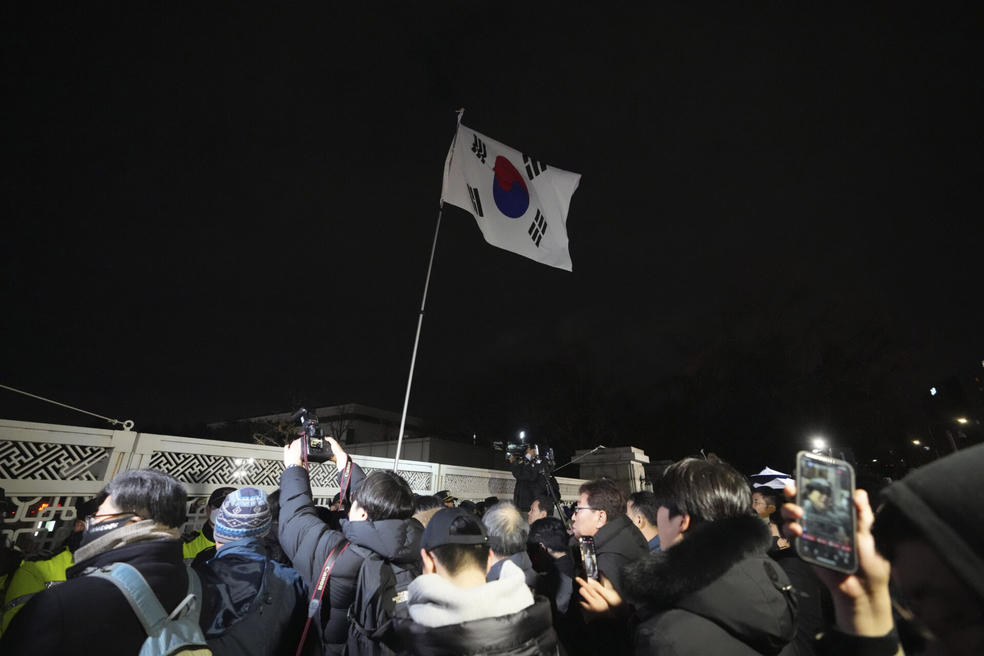 EEUU monitorea la situación en Corea del Sur tras la declaración de ley marcial