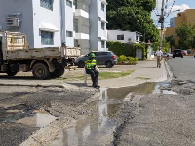 En Naco se deteriora calle de "desahogo"