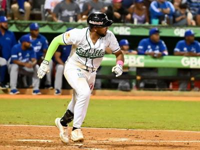 Estrellas se afianzan en la primera posición al vencer al Licey