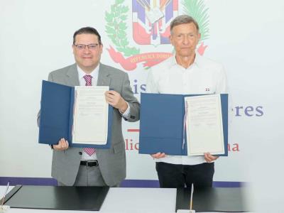 Firman acuerdo para consolidar exportaciones República Dominicana