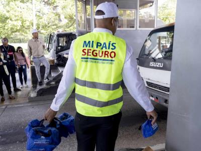 Gobierno realiza operativo de fin de año; entregan botiquines