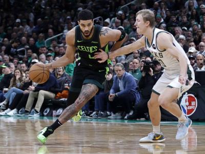 Jayson Tatum anota 34 y los Celtics vencen a los Bucks