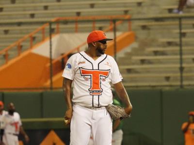 Jumbo Díaz termina su carrera en el béisbol