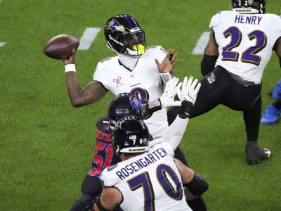 Lamar Jackson rompe récord de yardas por tierra y Ravens dan paliza