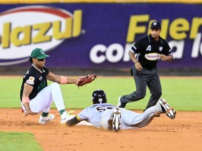 Las Águilas Cibaeñas vencen a las Estrellas en el Tetelo Vargas