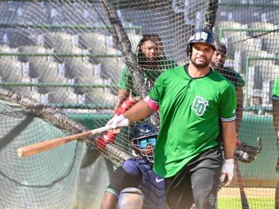 Las Estrellas Orientales contratan receptor venezolano Tomás Telis