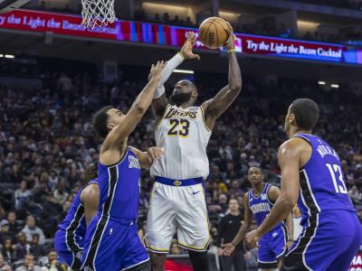 LeBron anota 32 y Lakers completan barrida en serie ante Kings