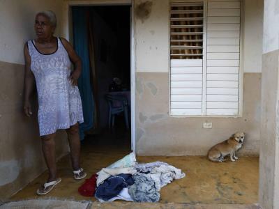 Lluvias en Samaná: mujer clama por ayuda tras colapsar su casa
