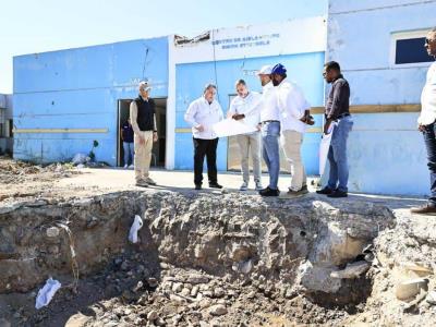 Mario Lama supervisa avances en obras de cuatro hospitales del sur