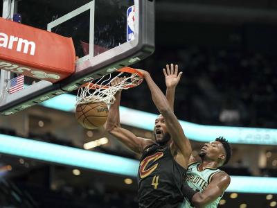 Mobley firma 41 puntos y Cavaliers vencen 116-102 a Hornets