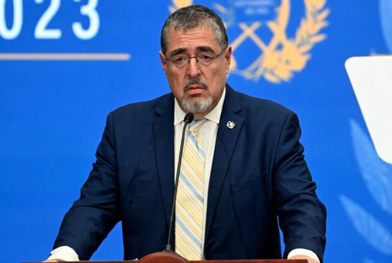 Presidente de Guatemala afirma que contenedor con droga fue "contaminado" en República Dominicana