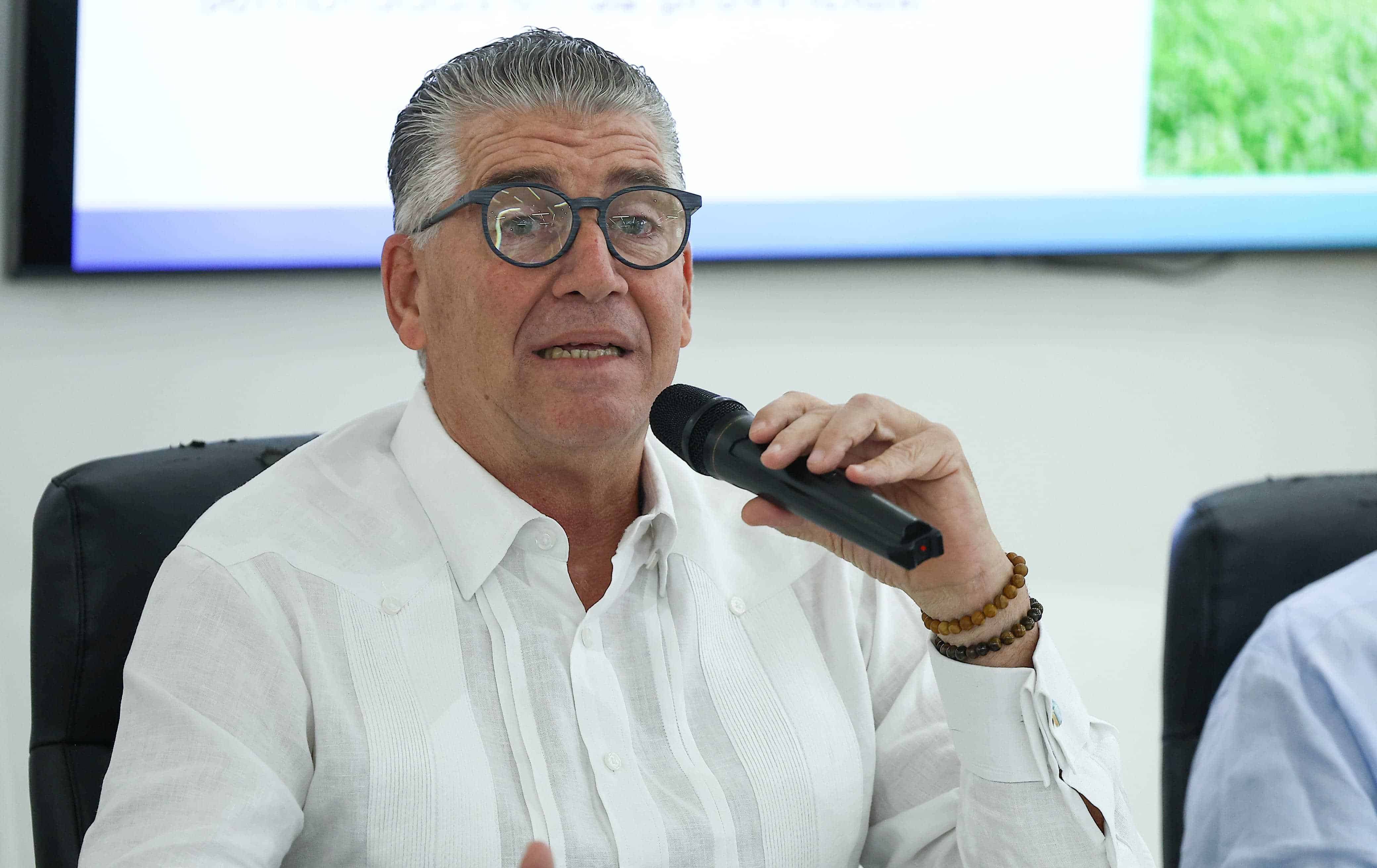 Eric Rivero, presidente de la Asociación Dominicana de Productores de Leche (Aproveche).