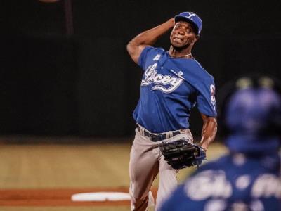 Radhamés Liz, del Licey, y sus observaciones sobre uso del reloj