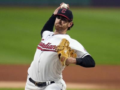 Shane Bieber regresa con Guardianes por la relación con equipo