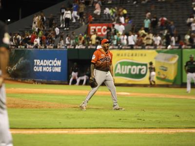 Toros vencen a Estrellas en 11 entradas y frenan su racha negativa