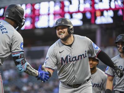 Vigilantes adquieren a Jake Burger desde los Marlins de Miami