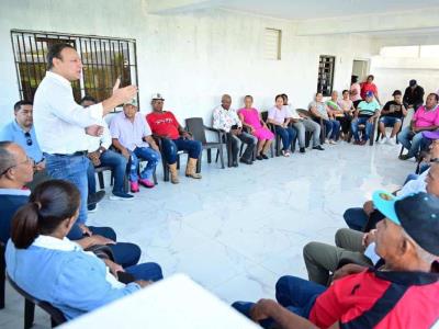 Abel Martínez inicia recorridos promoviendo sus aspiraciones