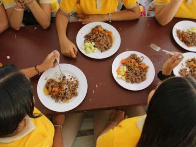 Alimentación escolar reanudará este martes tras festividades navideñas