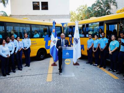 Anuncian transporte escolar en Samaná y Santiago Rodríguez en marzo