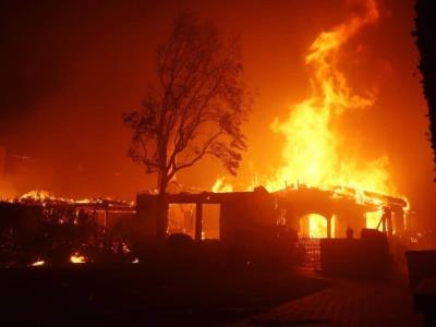 Aumenta a 24 el número de muertos por los incendios en Los Ángeles