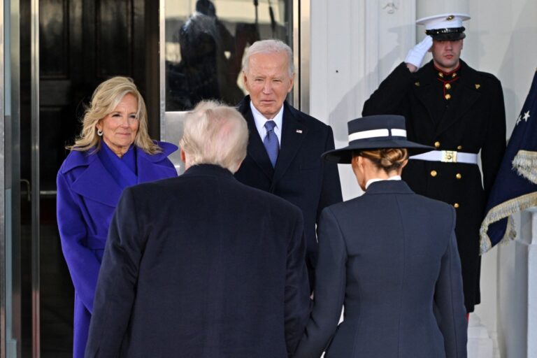 Biden da la bienvenida a Trump frente a la Casa Blanca