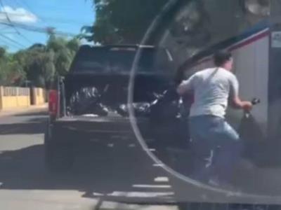 Causa indignación video de hombre arrojando basura en vía de SPM